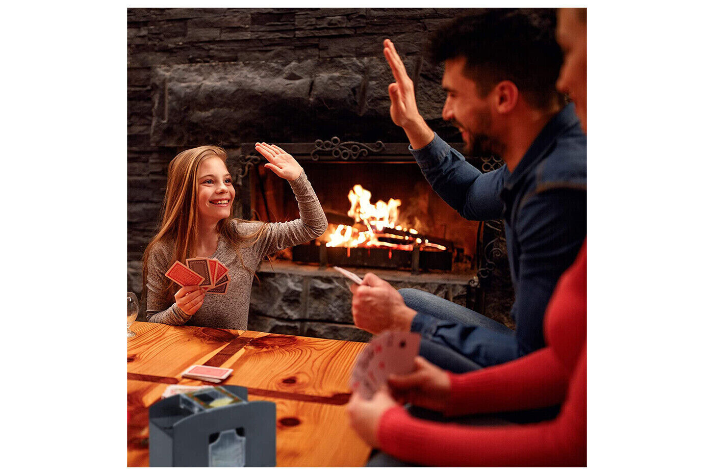 Automatischer Kartenmischer für 4 Decks mit batteriebetriebenen Pokerspielkarten